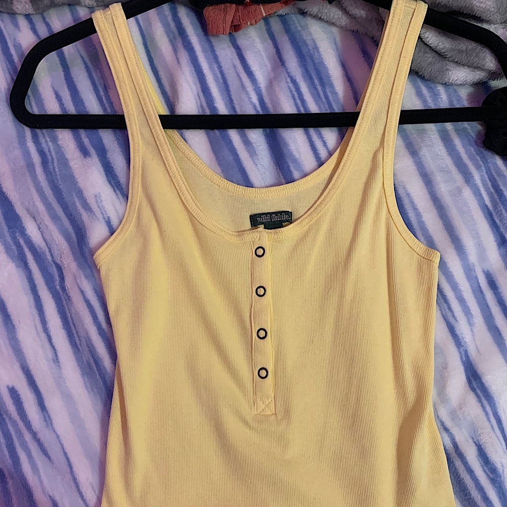 yellow tank top✨